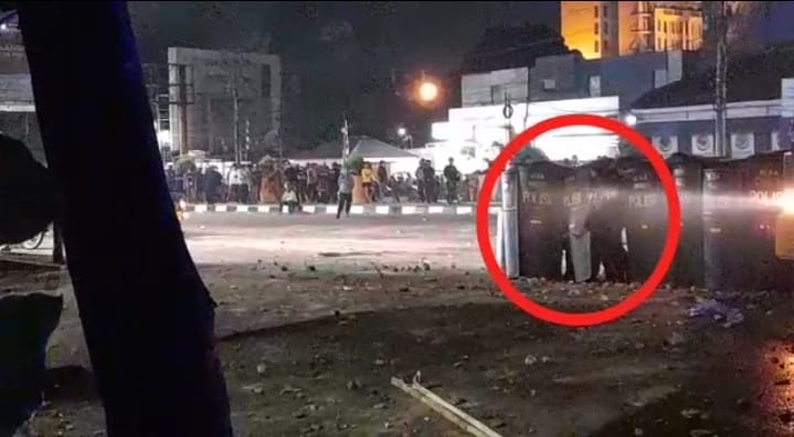 Viral Polisi di Makassar Tembaki Massa Aksi Pakai Busur saat Demo Tolak BBM 